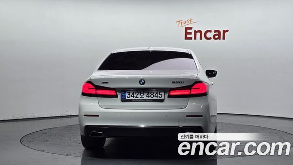 BMW 5 Series 2023, фото 4