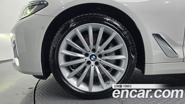 BMW 5 Series 2023, фото 5