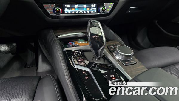 BMW 5 Series 2023, фото 9