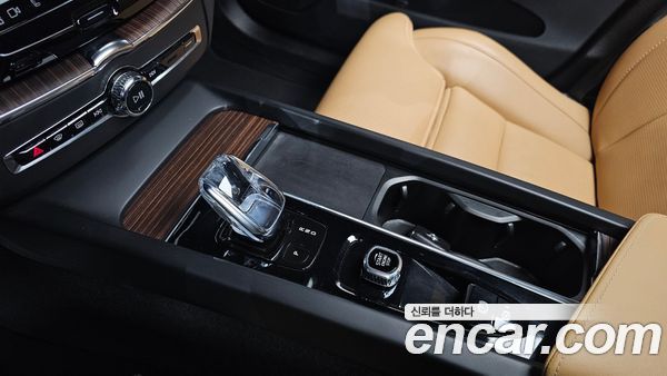 Volvo XC60 2022, фото 9