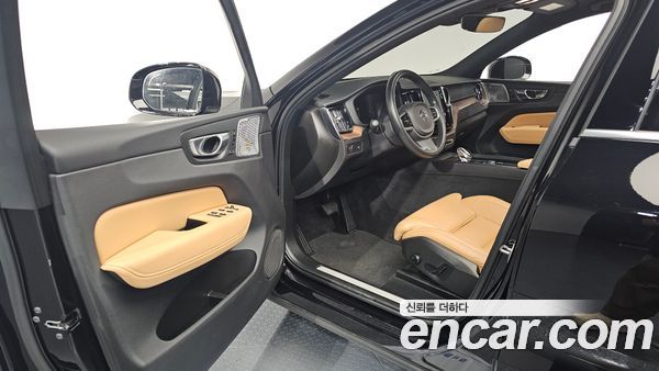 Volvo XC60 2022, фото 10