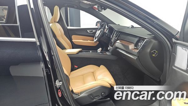 Volvo XC60 2022, фото 11