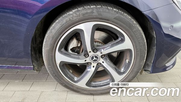 Mercedes-Benz E-Class 2021, фото 5