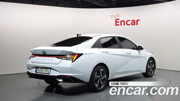 Hyundai Elantra 2022, фото 2