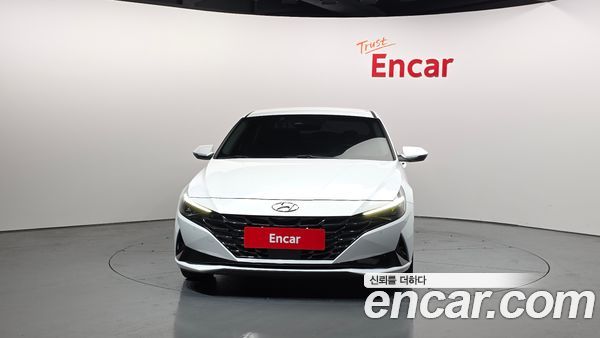 Hyundai Elantra 2022, фото 3