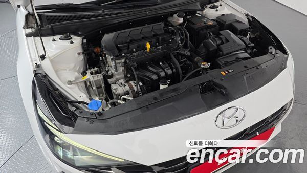 Hyundai Elantra 2022, фото 6