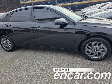 Hyundai Elantra 2024, фото 4