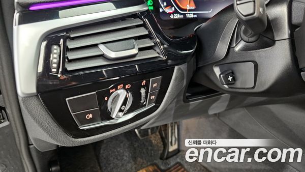 BMW 5 Series 2023, фото 16
