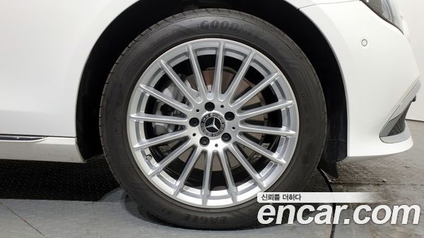 Mercedes-Benz E-Class 2022, фото 5