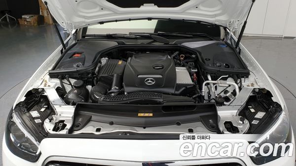 Mercedes-Benz E-Class 2022, фото 6