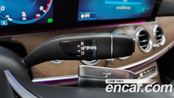 Mercedes-Benz E-Class 2022, фото 9