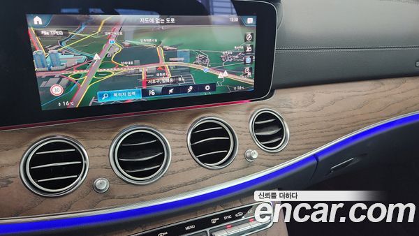Mercedes-Benz E-Class 2022, фото 14