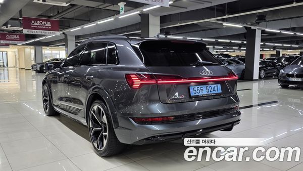Audi e-tron 2022, фото 5