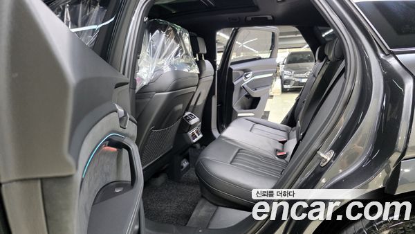 Audi e-tron 2022, фото 10