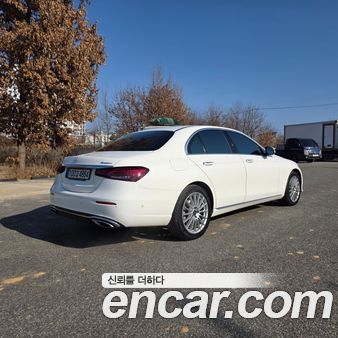 Mercedes-Benz E-Class 2022, фото 6