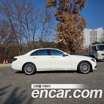 Mercedes-Benz E-Class 2022, фото 7