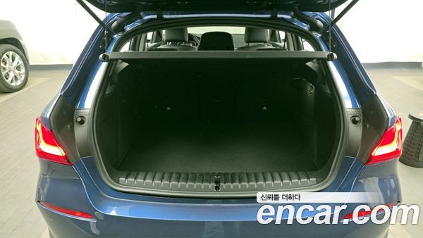 BMW 1 Series 2021, фото 20