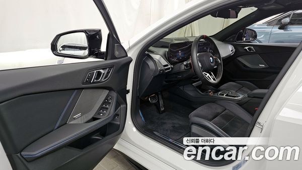 BMW 1 Series 2025, фото 10