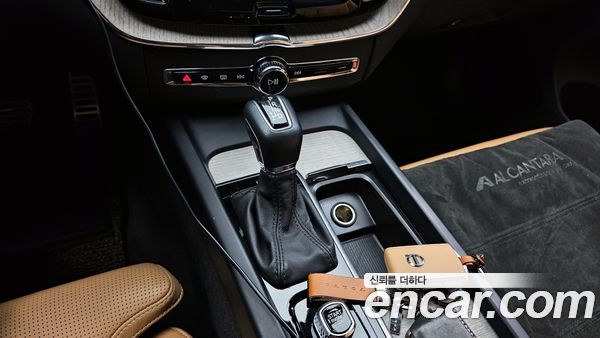 Volvo XC60 2020, фото 9