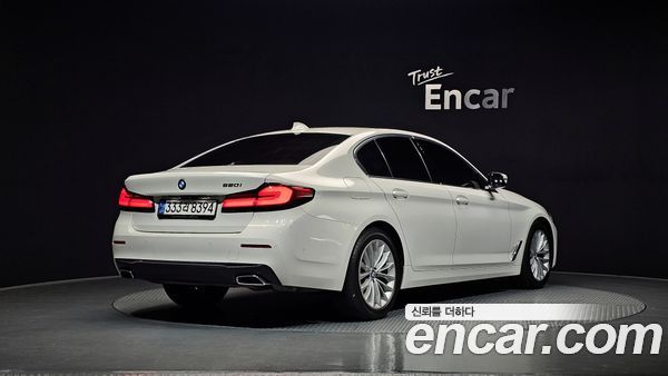 BMW 5 Series 2023, фото 2