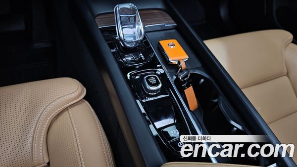 Volvo XC60 2022, фото 9