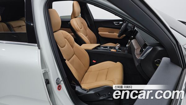 Volvo XC60 2022, фото 10