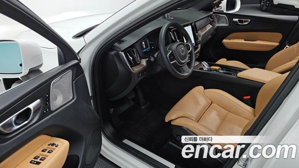 Volvo XC60 2022, фото 11