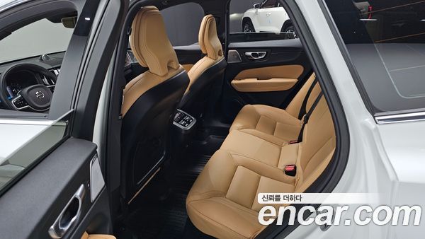 Volvo XC60 2022, фото 12