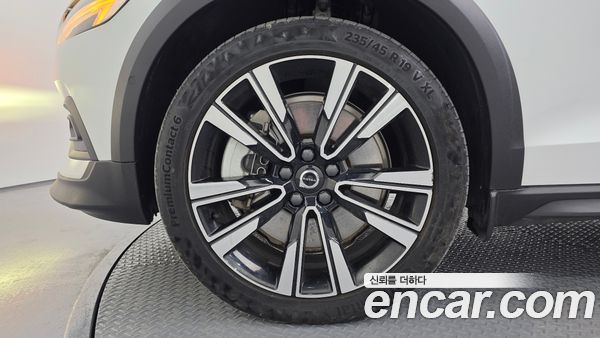 Volvo V60 2023, фото 5