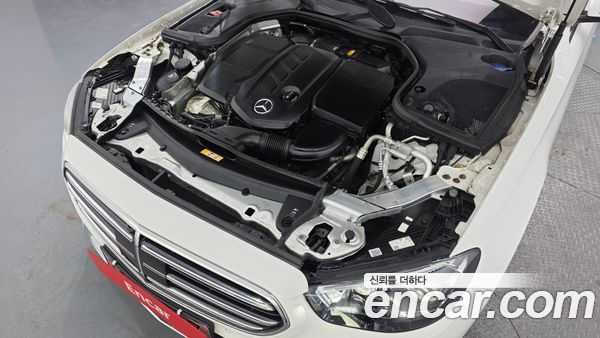 Mercedes-Benz E-Class 2022, фото 6