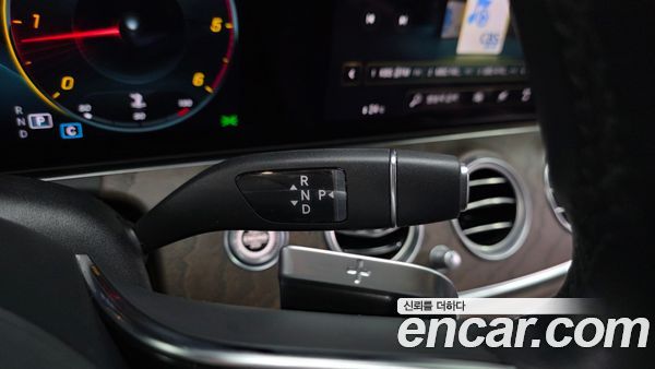 Mercedes-Benz E-Class 2022, фото 9