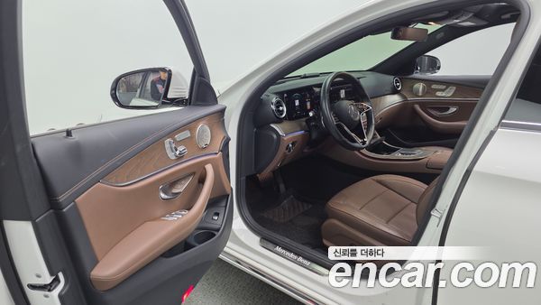 Mercedes-Benz E-Class 2022, фото 10