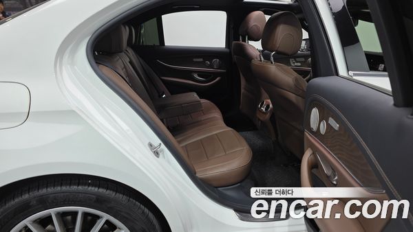 Mercedes-Benz E-Class 2022, фото 12