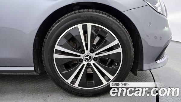 Mercedes-Benz E-Class 2021, фото 5