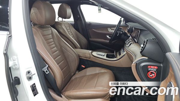 Mercedes-Benz E-Class 2021, фото 16