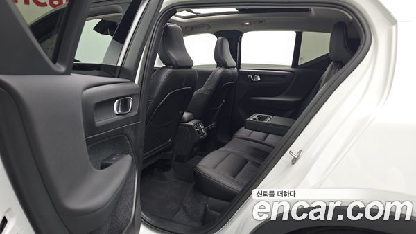 Volvo XC40 2023, фото 16