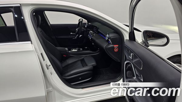 Mercedes-Benz A-Class 2025, фото 16