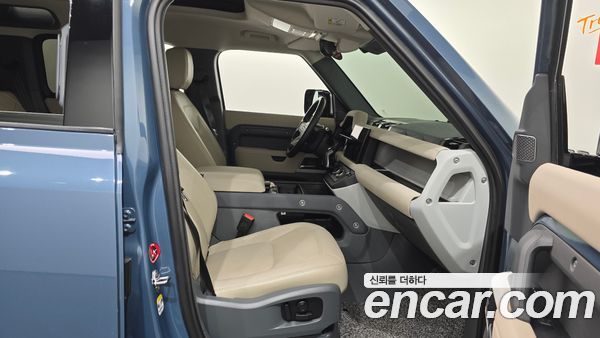 Land Rover Defender 2023, фото 16