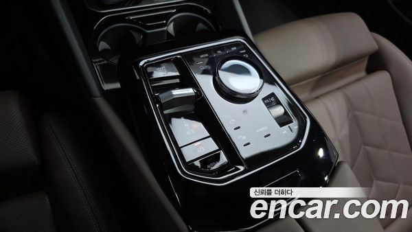 BMW 5 Series 2024, фото 9
