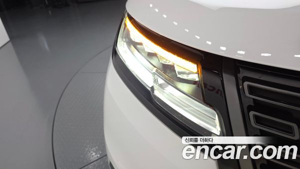 Land Rover Range Rover Velar 2025, фото 8