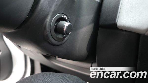 Land Rover Range Rover Velar 2025, фото 31