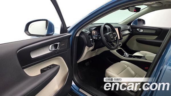 Volvo XC40 2023, фото 13