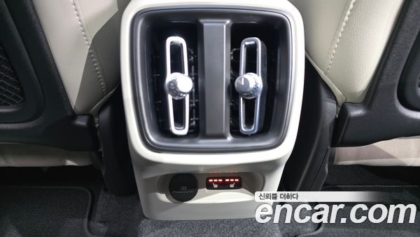 Volvo XC40 2023, фото 30