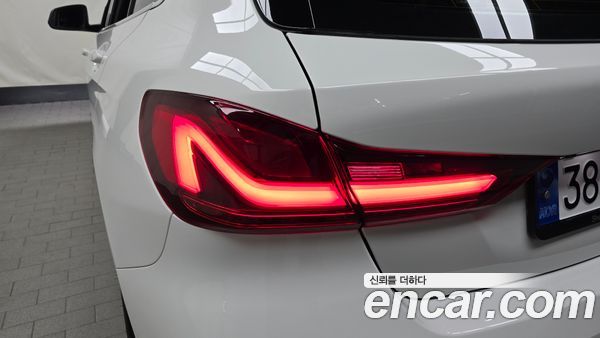 BMW 1 Series 2022, фото 9