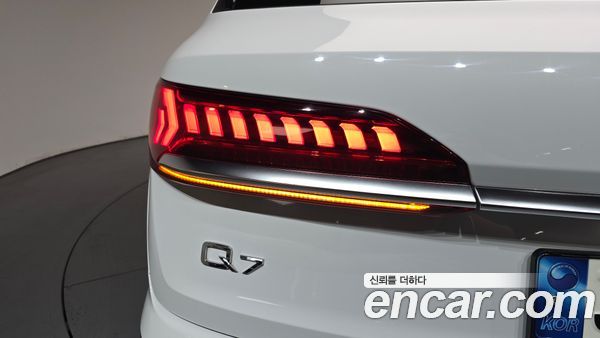 Audi Q7 2021, фото 8