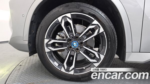 BMW iX1 2023, фото 5