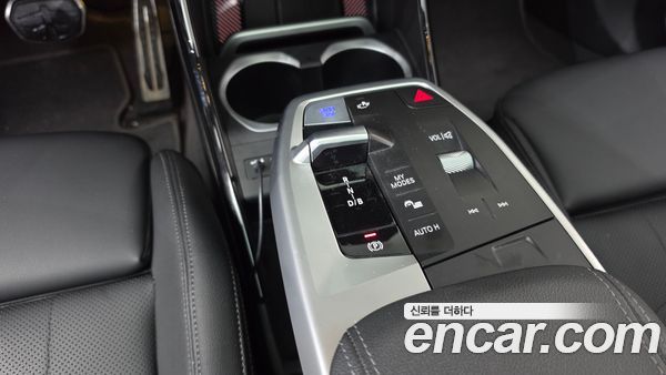 BMW iX1 2023, фото 12