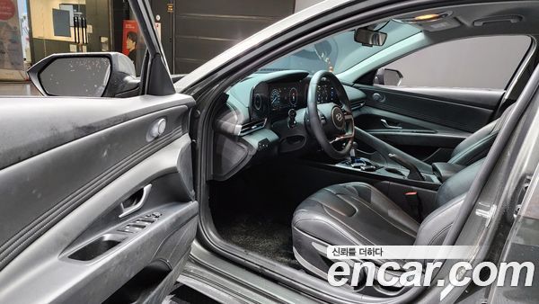 Hyundai Elantra 2023, фото 10