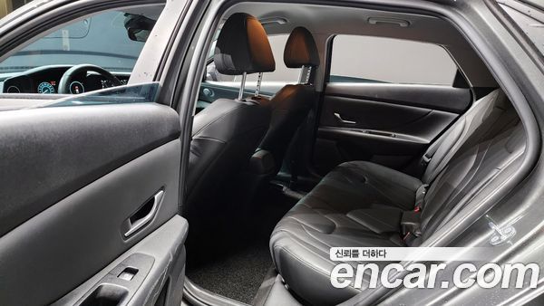 Hyundai Elantra 2023, фото 12