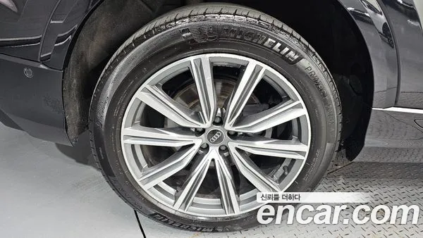 Audi Q8 2021, фото 5